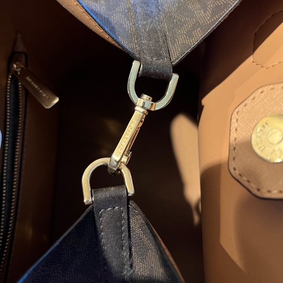 MK Michael Kors bucket shoulder bag purse - Picture 5 of 7